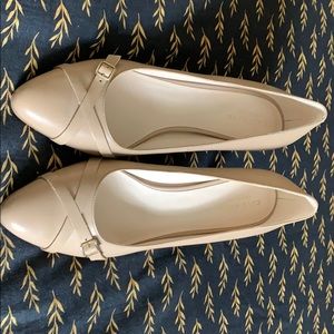 Brand new Cole Haan shoes 91/2.beige